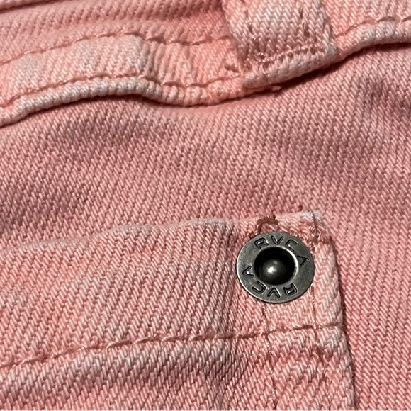 WOMEN’S RVCA PINK SHORTS - Picture 5 of 6